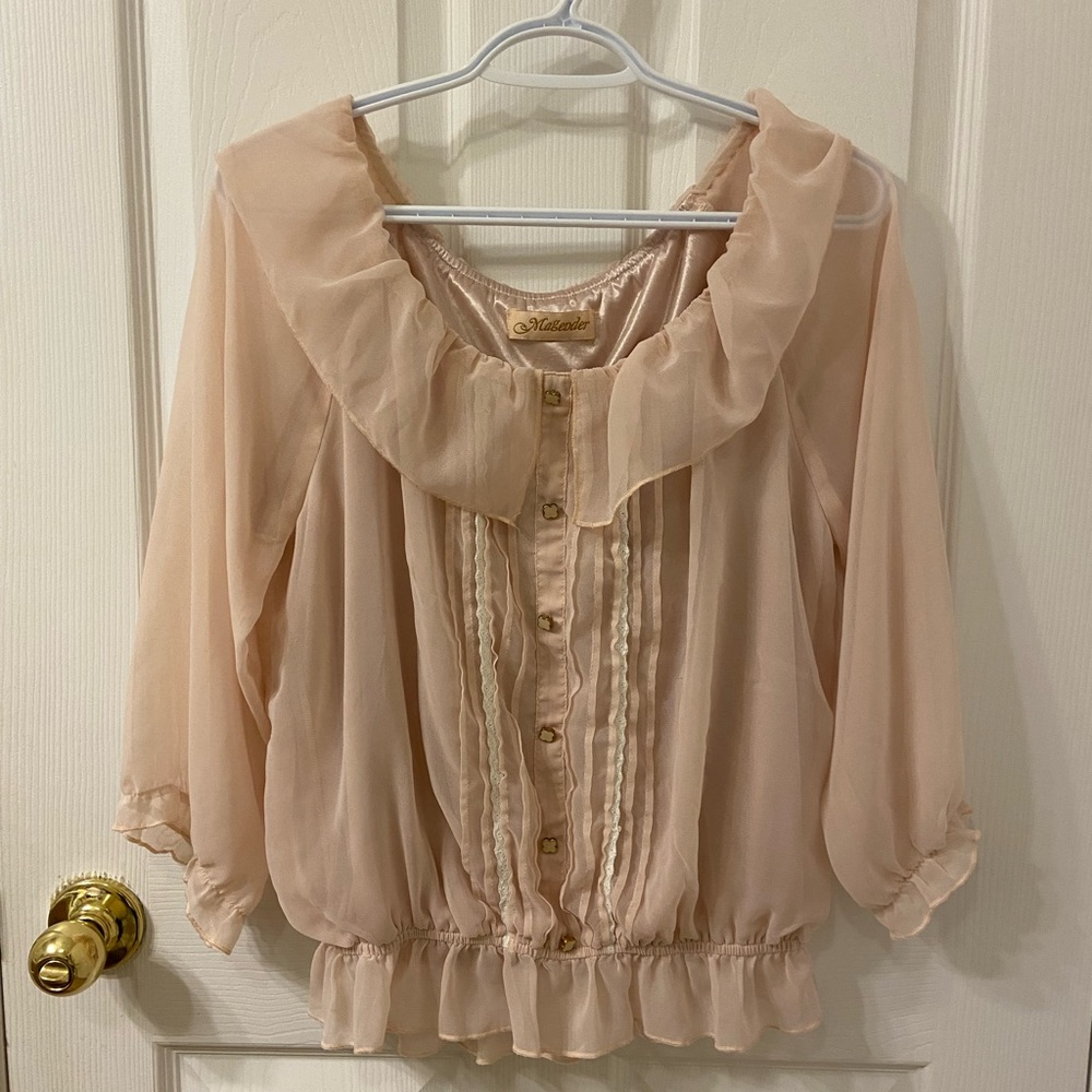 Blouse Magender size 8 M color pink similar a Beige